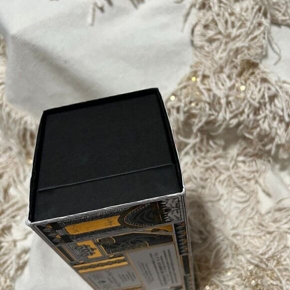 DIPTYQUE Legende Du Nord Holiday Candle Set of 3 70g Pine, Amber, Almond - Picture 5 of 12